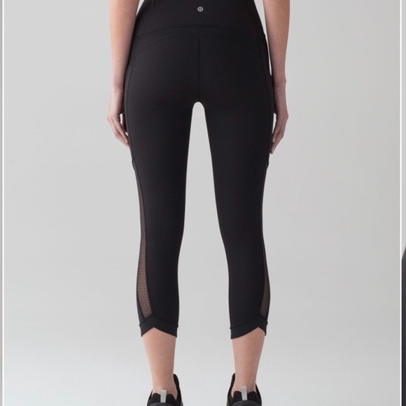 Lululemon Sole Training Crop with New York details Sz 8 🏃🏻‍♀️🧎🏻‍♀️ - Picture 2 of 11